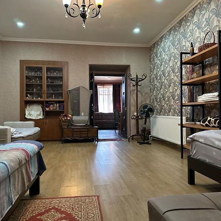 Historical Apartment In City Center Tbiliszi Kültér fotó